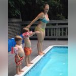 This mother was trying to teach her children to swim however their attitude got the whole world in tears with laughter.