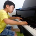 This little boy is a piano genuis