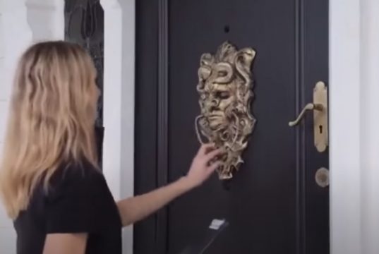 Door, Knocker, Scared, Hilarious, Funny, Prank,