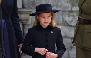 Queen Elizabeth, Princesses Charlotte, Princesses Charlotte's dress, Princesses Charlotte's hairstyle, Princesses Charlotte's hat, royal family,