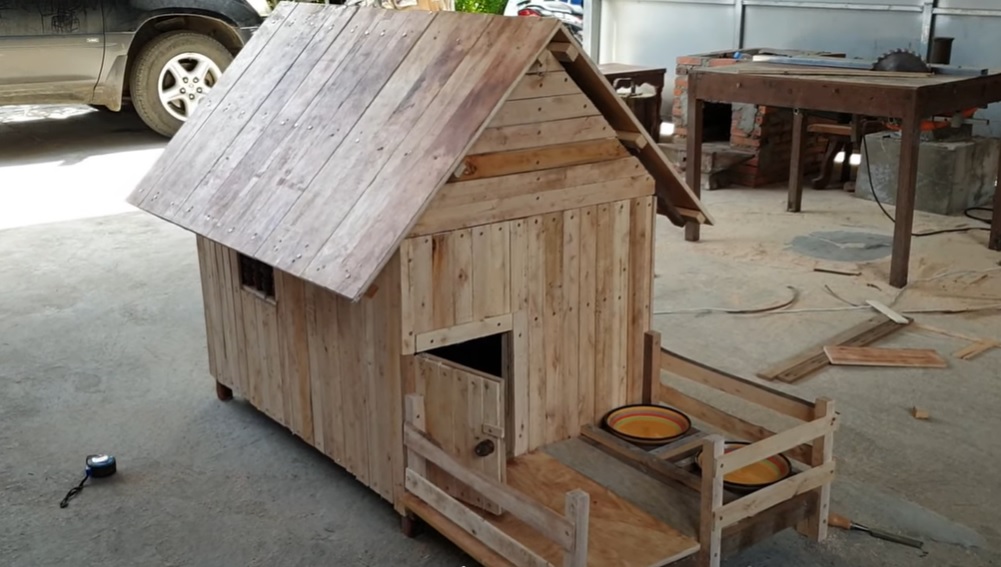 Tutorial on how to build a dog House, stylish wood-house for dogs, creative dog house, woodworking projects for pets, unique design for dog house, tutorial on how, tutorial on how you make,