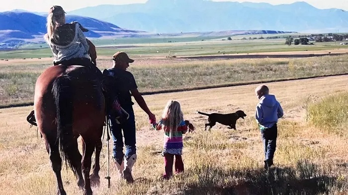 UTAH missing Horse, Mustang horse comes back home in UTAH, Miracles in UTAH, UTAH's Miracles, Missing horse in UTAH, missing pets in UTAH, Missing Animals in Utah, happy ending story in Utah