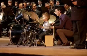 3-year-old drumming prodigy, viral drumming video, young drummer leads orchestra, Minute of Fame drumming, child drummer viral sensation, talented young musician, drumming prodigy talent show, 3-year-old drummer performance, young drummer steals spotlight, viral talent show performance