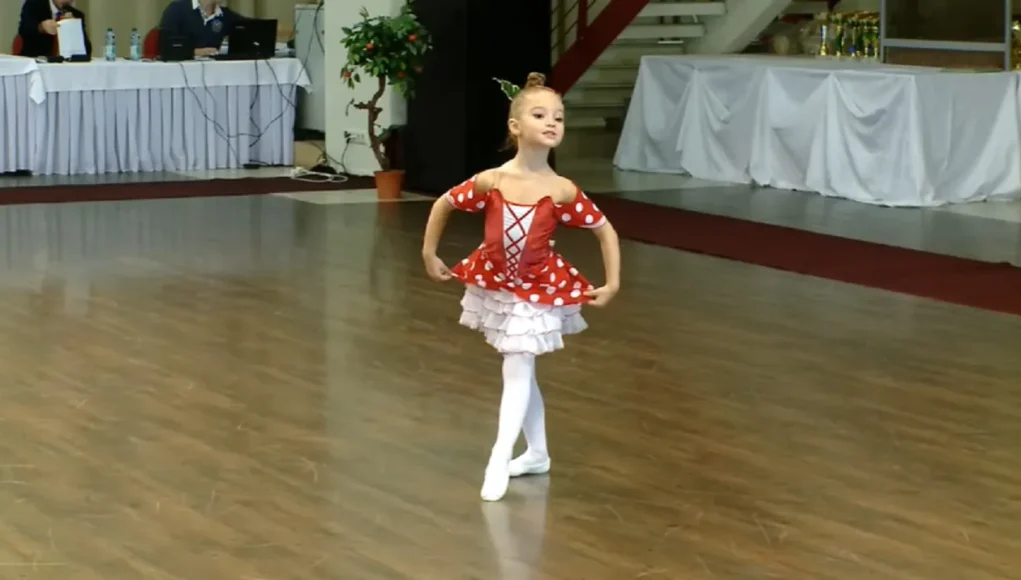 Witness Six-Year-Old Anastasia Enchanting Ballet Performance : Sunnies Days