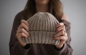 Beginner knitting tutorial, How to knit a beanie, Step-by-step knitting guide, Knitting for beginners video, Learn to knit basics, Knitting community tips, Easy knitting projects, Passionate knitter stories, Novice knitter lessons, Cozy knitting ideas