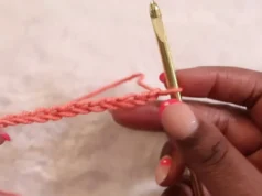 Tunisian crochet tutorial, Learn Tunisian crochet, Beginner's guide to Tunisian crochet, Tunisian crochet for beginners, Tunisian crochet techniques, Simple Tunisian crochet patterns, How to do Tunisian crochet, Tunisian crochet stitches, Quick crochet tutorials, Easy crochet projects for beginners.