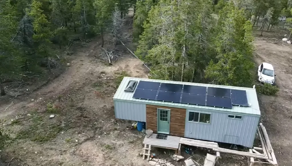 DIY tiny home projects, Sustainable tiny house living, Affordable tiny homes, Tiny house solar power, Minimalist lifestyle in tiny homes, Eco-friendly tiny house design, Tiny house off-grid living, Custom-built tiny homes, Tiny house mobility, Fifth-wheel trailer conversion