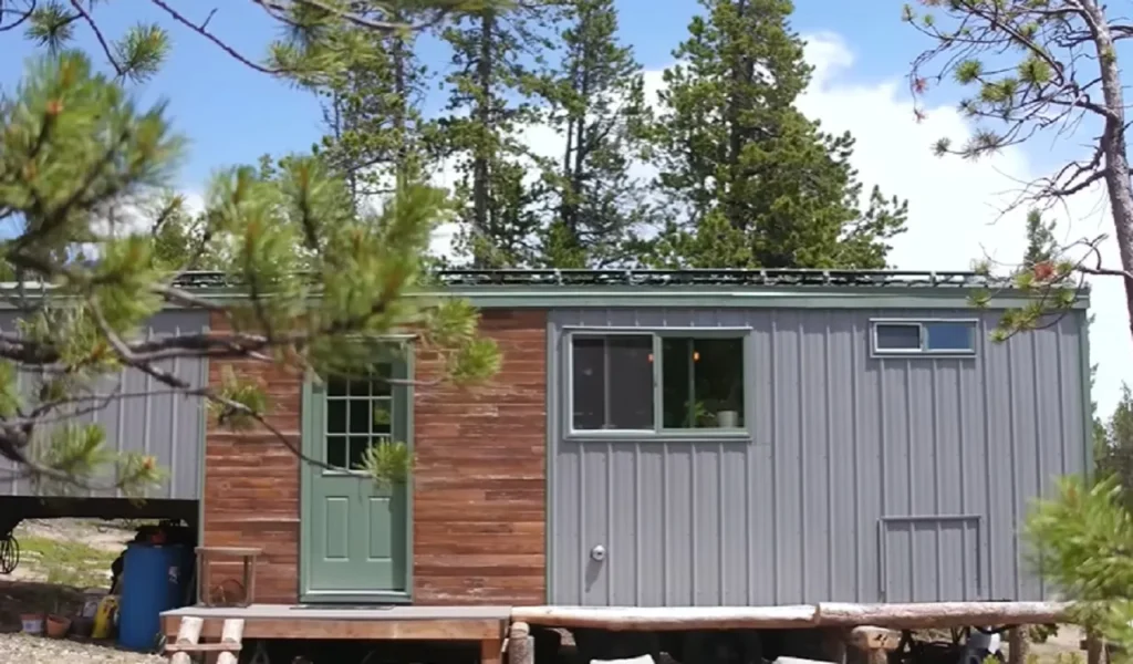 DIY tiny home projects, Sustainable tiny house living, Affordable tiny homes, Tiny house solar power, Minimalist lifestyle in tiny homes, Eco-friendly tiny house design, Tiny house off-grid living, Custom-built tiny homes, Tiny house mobility, Fifth-wheel trailer conversion