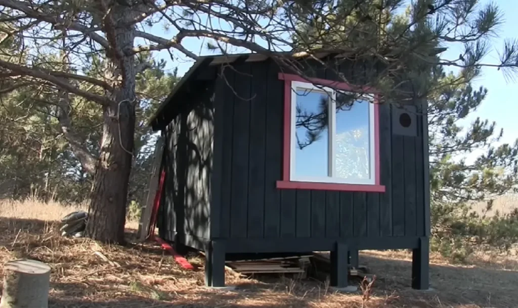 Build a Simple Affordable Off Grid Cabin DIY Guide2.jpg