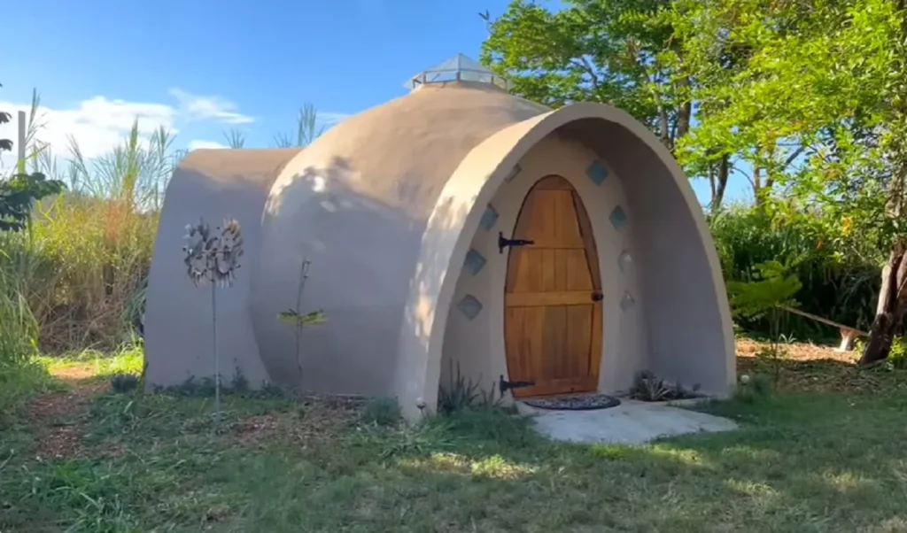 Aircrete dome homes, Aircrete construction, DIY Aircrete homes, sustainable building with Aircrete, dome home benefits, lightweight building materials, affordable construction solutions, Aircrete insulation, beginner-friendly building material, energy-efficient homes