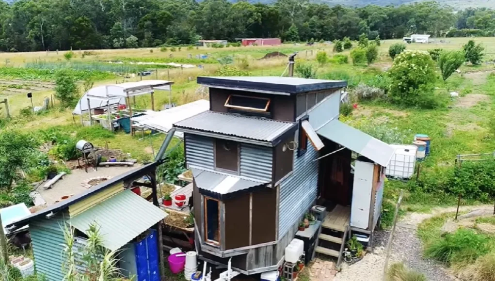 off-grid tiny house, sustainable tiny living, salvaged material home, eco-friendly tiny home, minimalist home design, mobile tiny house, permaculture tiny house, tiny house on wheels, alternative living solutions, sustainable off-grid lifestyle